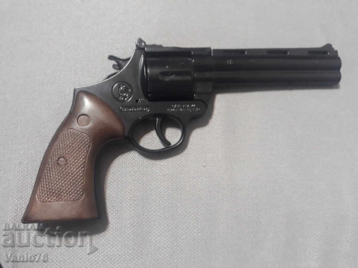 Large collectible cap gun revolver Large collectible cap gun revolver