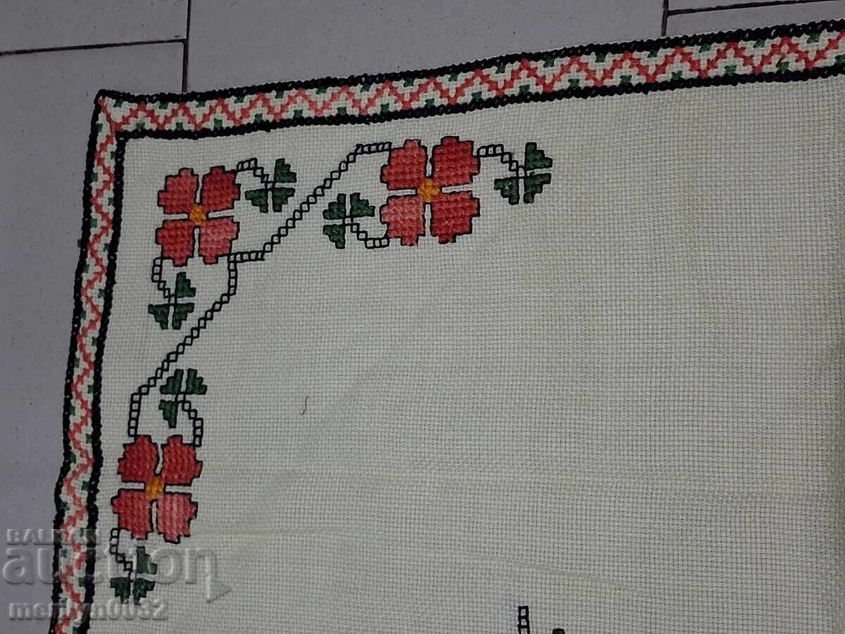 Auction  Old plaid with embroidery tablecloth