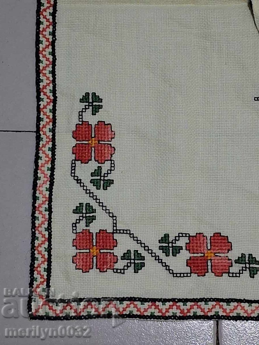 Delivery of Old plaid with embroidery tablecloth