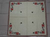 Plaid vechi cu fata de masa brodata