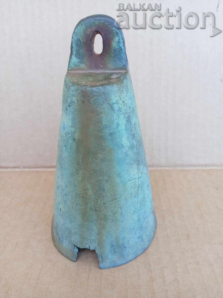 Delivery of Antique bronze Revival-era cauldron, 19th century