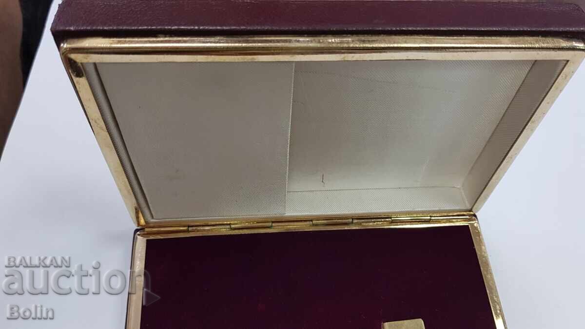 Παράδοση Ryadka πολυτελής θήκη για χρυσό παράσημο Γκεόργκι Δημητρόφ