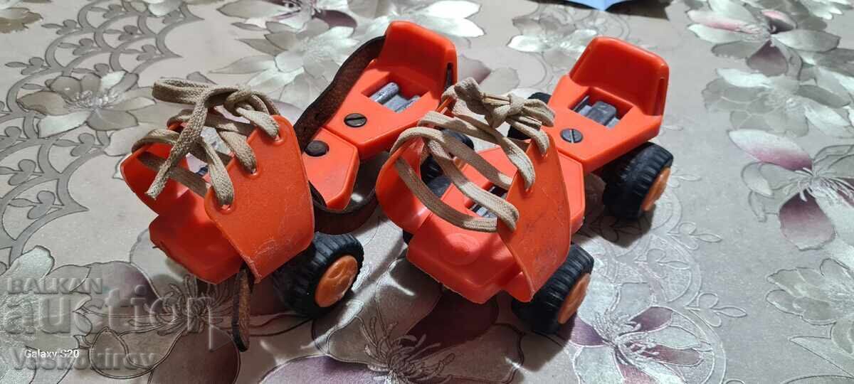 Auction  Old children's roller skates