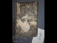 Παλιά ταχυδρομική κάρτα - Γυναίκα στο δάσος