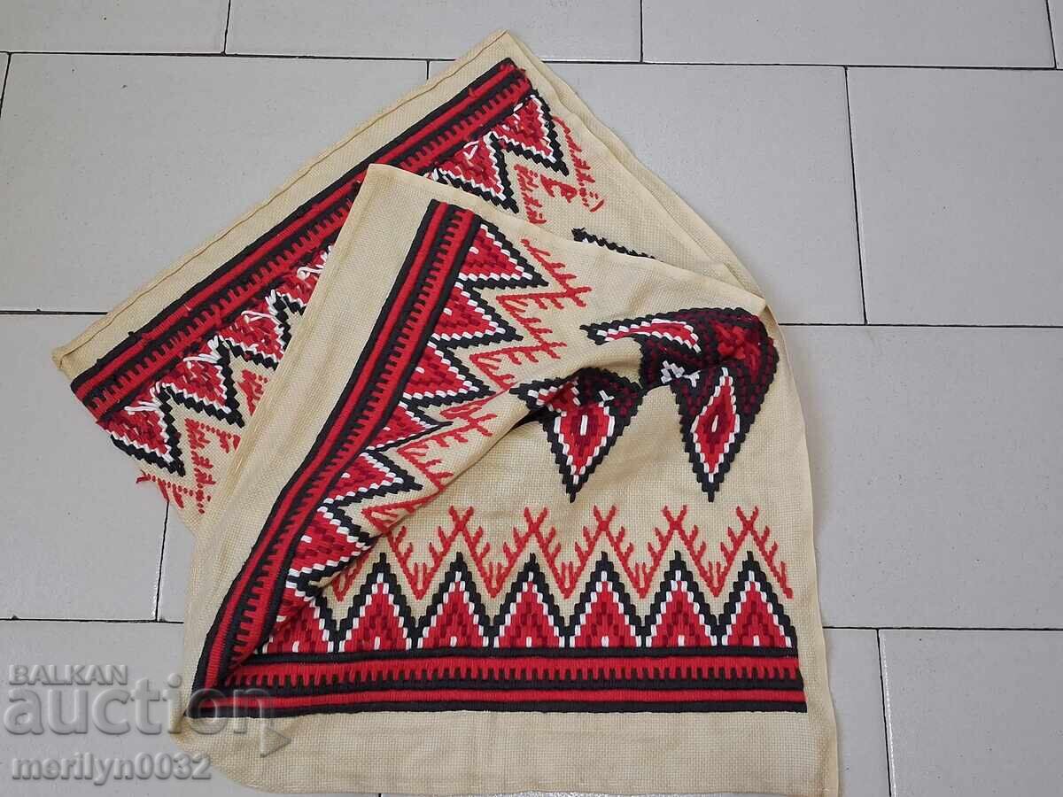 Embroidery for a pillowcase costume - 5