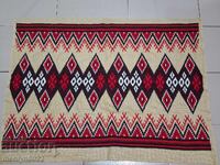 Бродерия за калъфка за възглавница носия