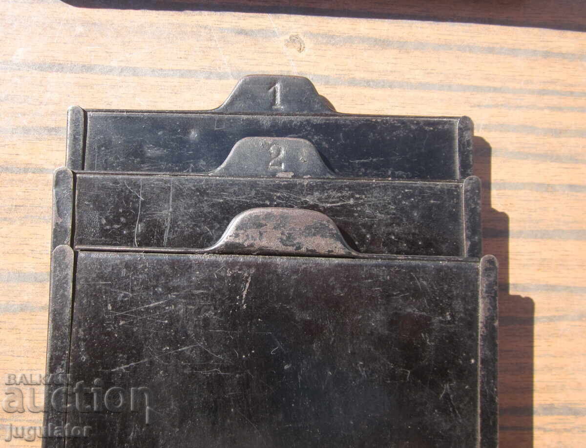 Licitație Discuri vechi în husă pentru aparat foto vechi cu burduf