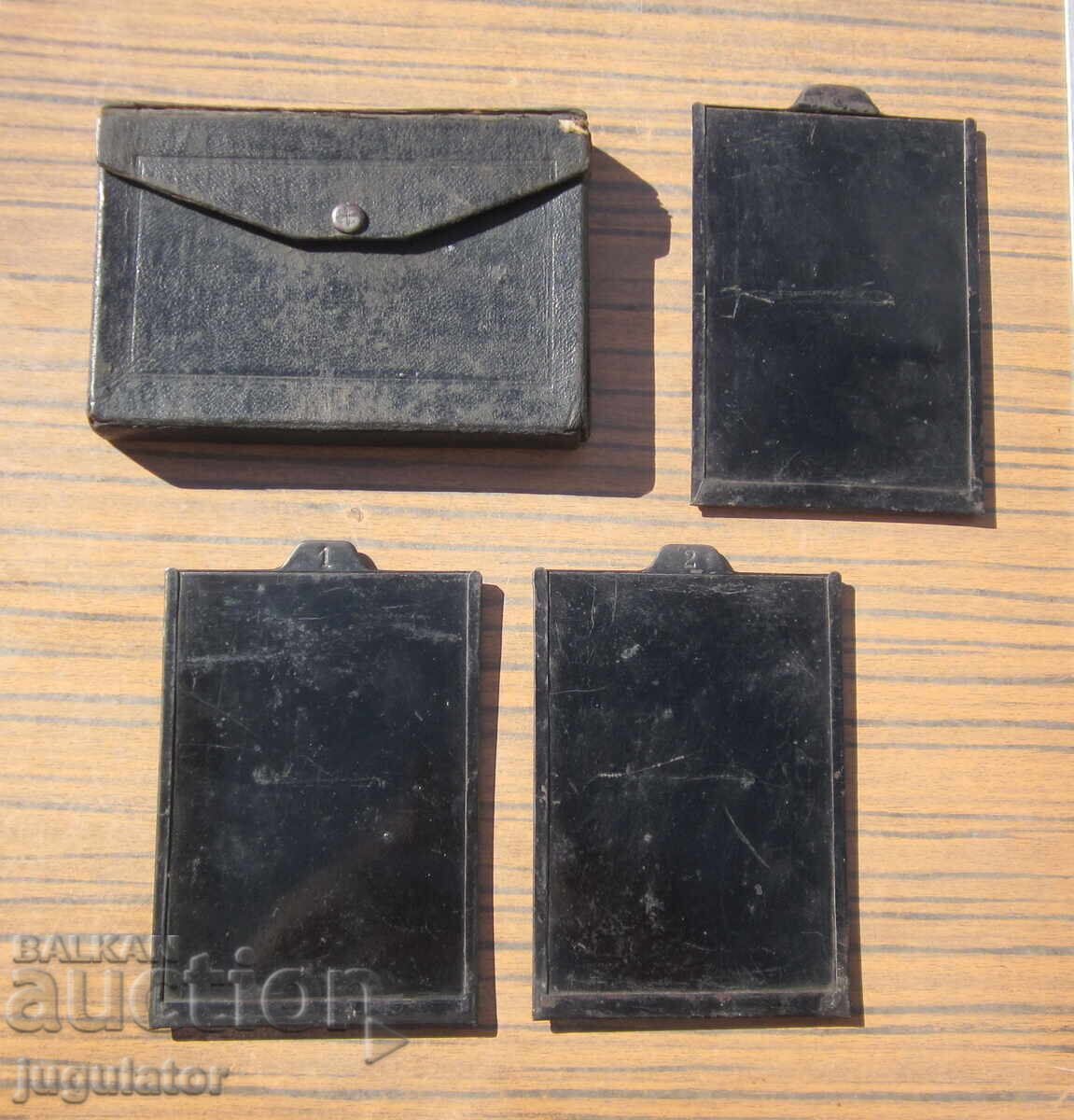 Discuri vechi în husă pentru aparat foto vechi cu burduf