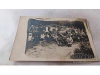 Fotografie Loveci Copii pe poiană în localitatea Strateș 1928