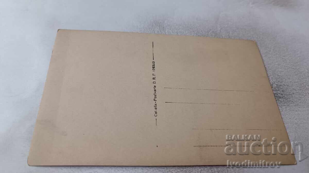 Foto Bărbați și femei pe plajă cu preț 2.65 BGN | € 1.35 Foto Bărbați și femei pe plajă cu preț 2.65 BGN | € 1.35