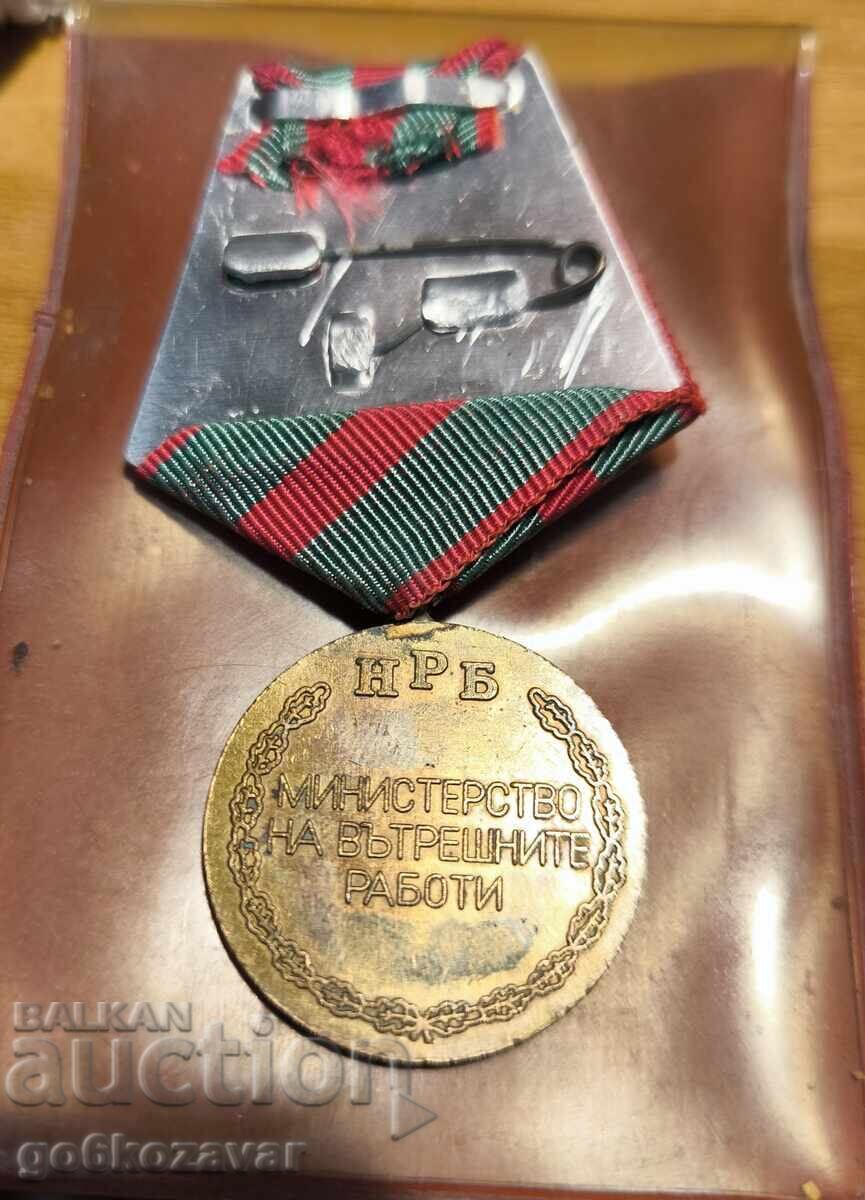 Ordinul de Merit al Ministerului de Interne Pentru securitate și general. rând - NRB cu preț 9.70 BGN | € 4.96 Ordinul de Merit al Ministerului de Interne Pentru securitate și general. rând - NRB cu preț 9.70 BGN | € 4.96