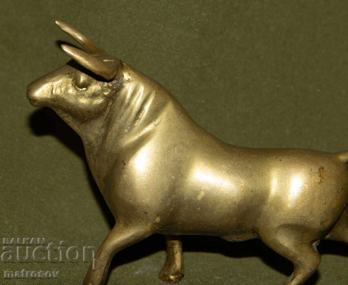 Delivery of Original bronze bull sculpture Delivery of Original bronze bull sculpture