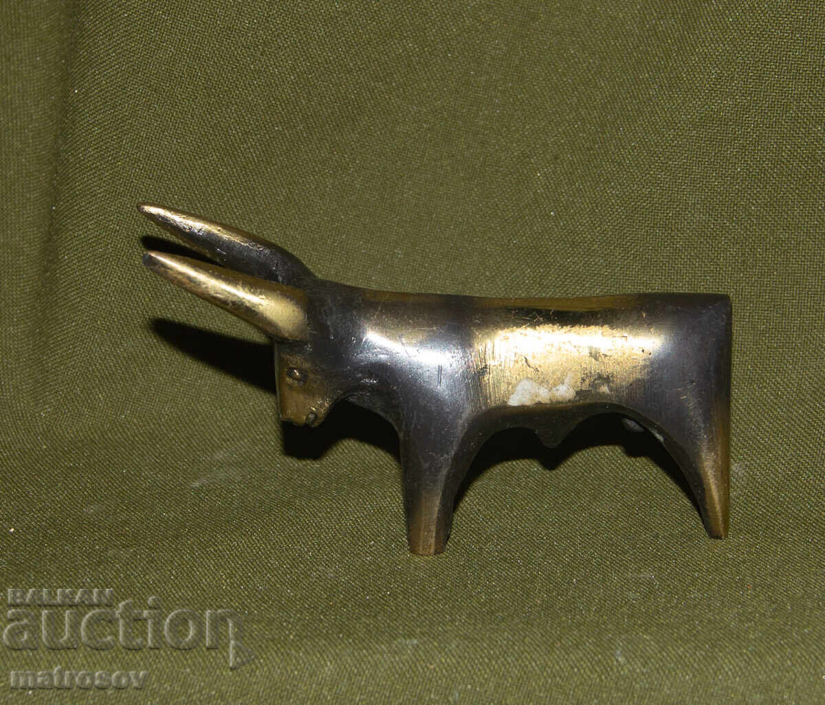 Δημοπρασία Μικρό χάλκινο γλυπτό ταύρου, χειροποίητο