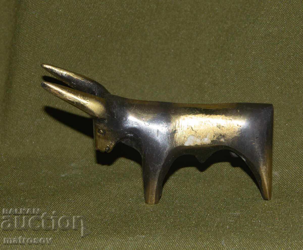 Παράδοση Μικρό χάλκινο γλυπτό ταύρου, χειροποίητο