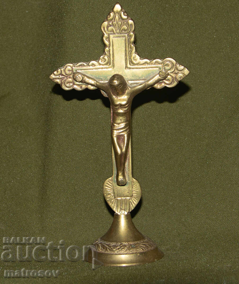 Διακοσμητικός επιτραπέζιος ορειχάλκινος σταυρός, εσταυρωμένος με τιμή 160.00 BGN | € 81.81