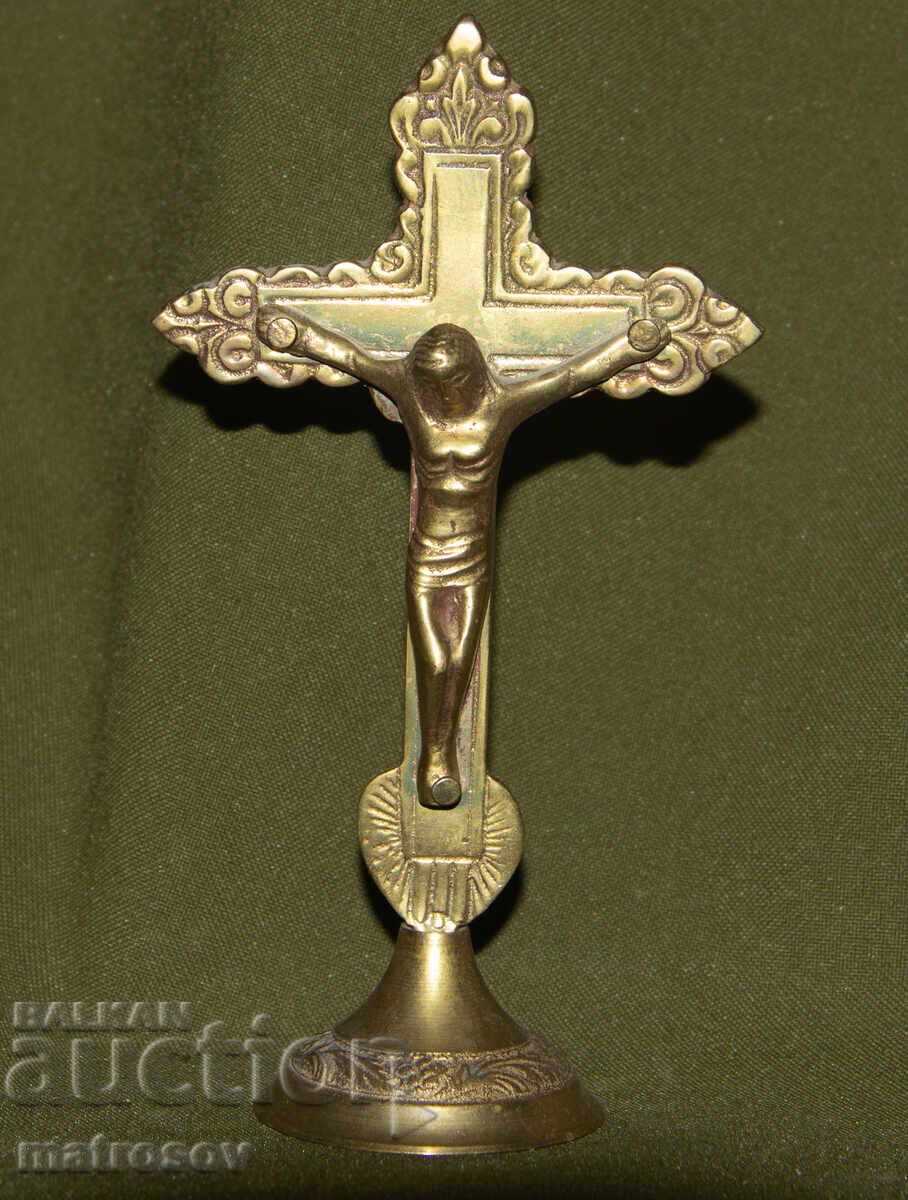 Παράδοση Διακοσμητικός επιτραπέζιος ορειχάλκινος σταυρός, εσταυρωμένος