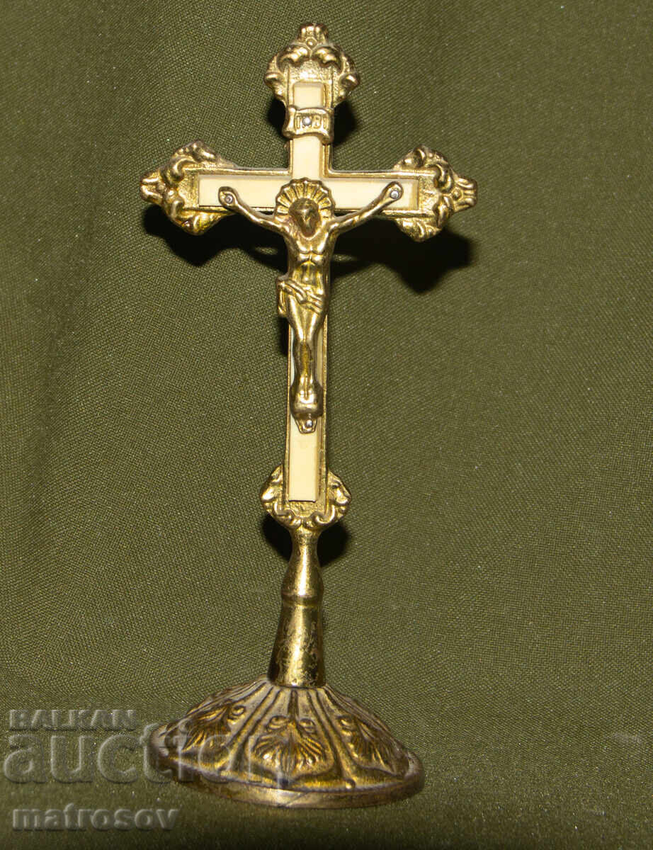 Διακοσμητικός επιτραπέζιος ορειχάλκινος σταυρός, εσταυρωμένος