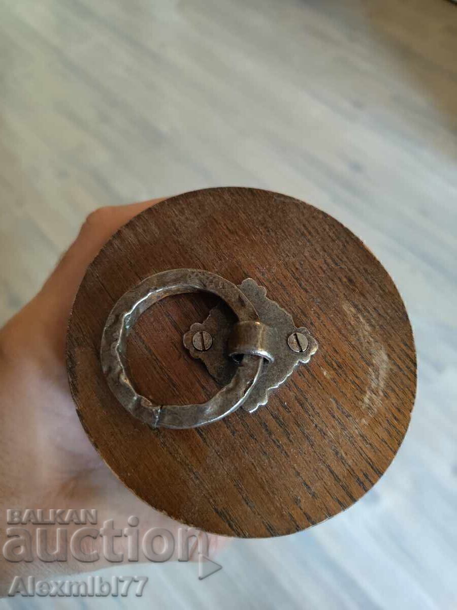Δημοπρασία Αρχαίο μεταλλικό κουτί - ξύλινο καπάκι, ρετρό-μεσαιωνικό στυλ