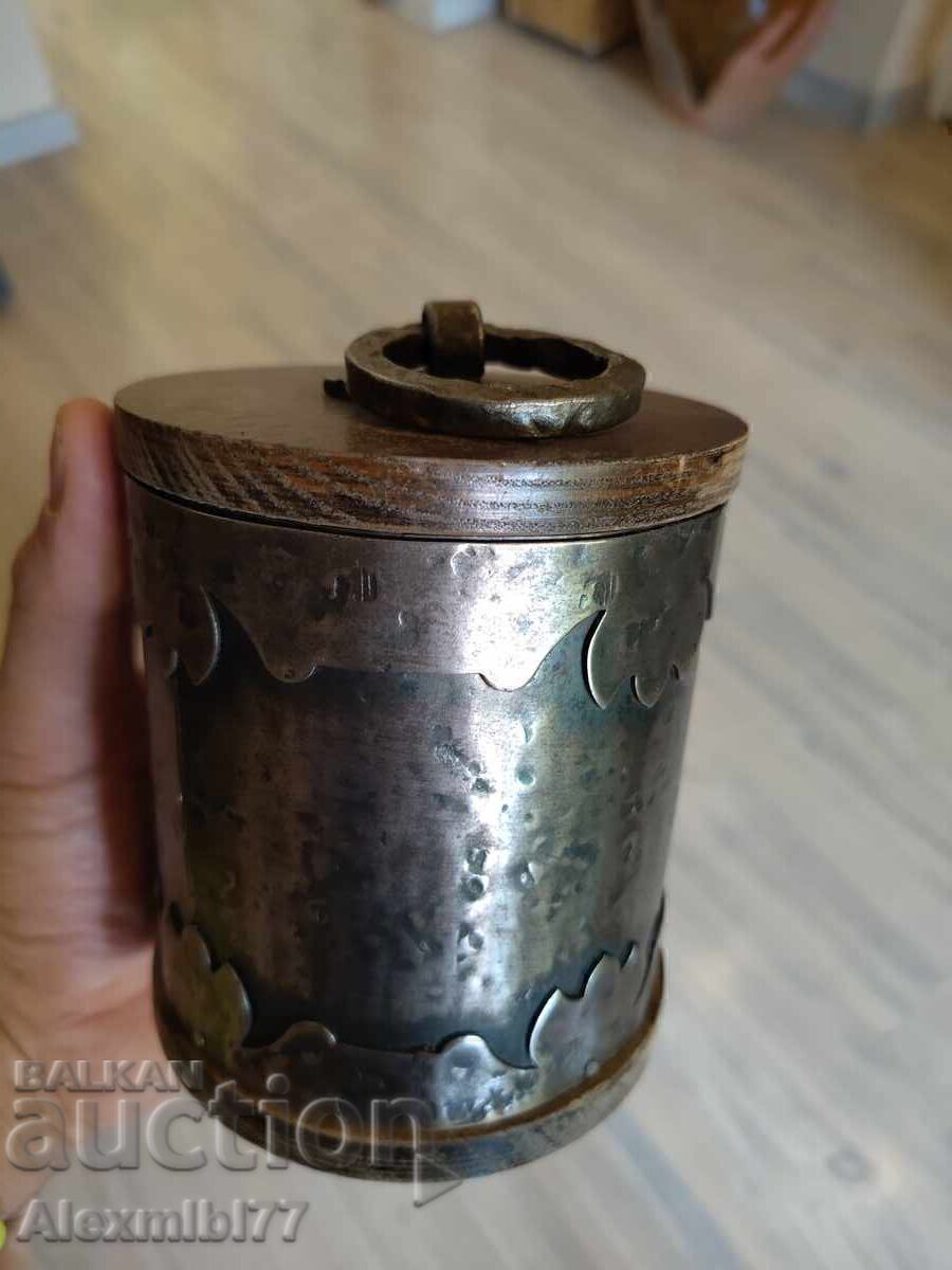 Αρχαίο μεταλλικό κουτί - ξύλινο καπάκι, ρετρό-μεσαιωνικό στυλ