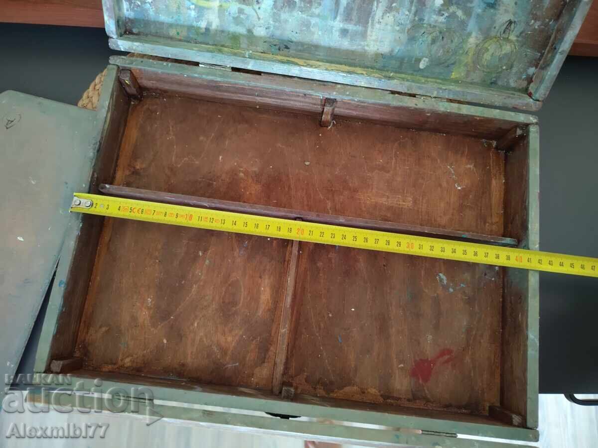 Auction Used wooden box for an artist, type of tabletop easel Auction Used wooden box for an artist, type of tabletop easel