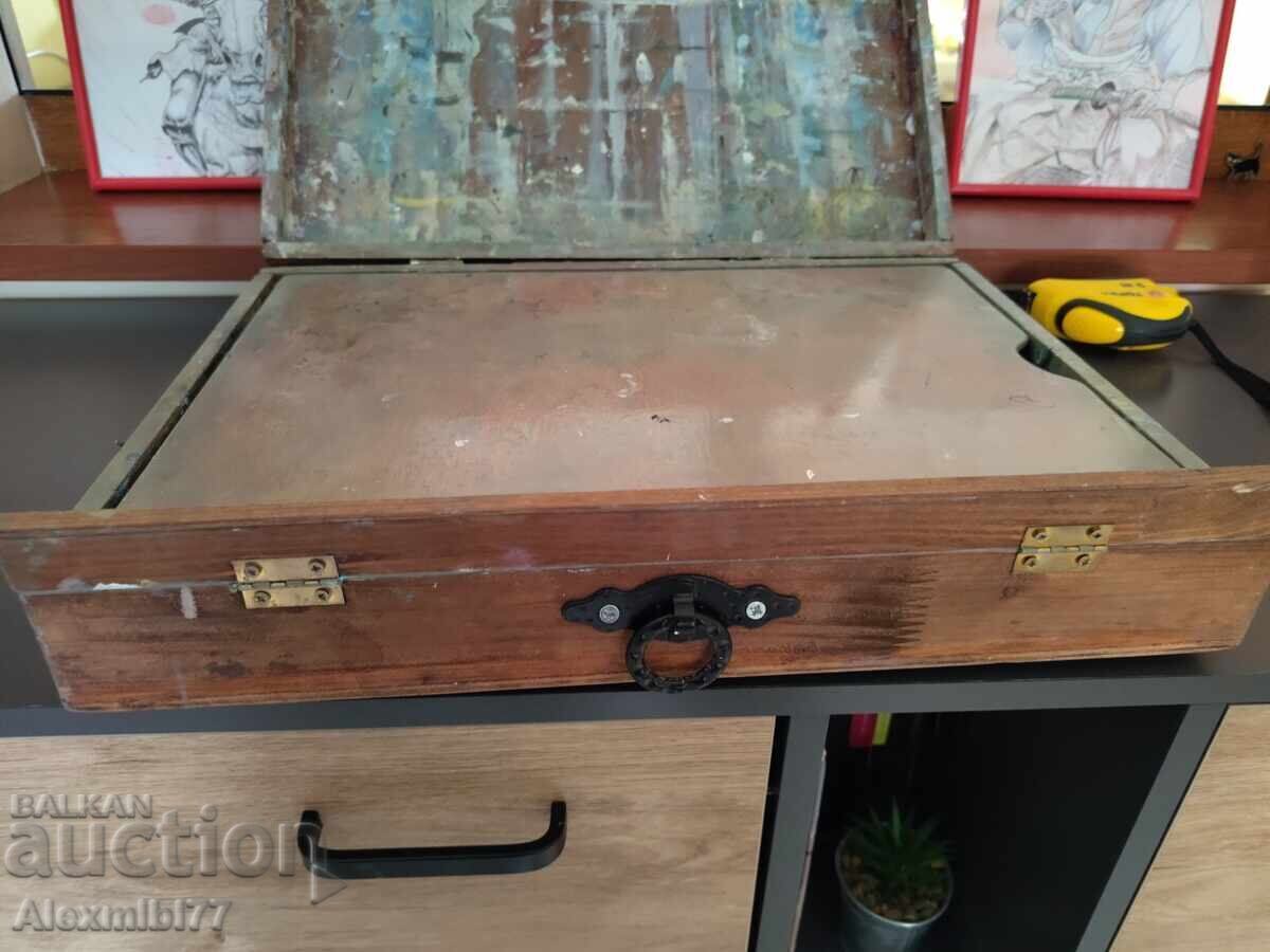 Delivery of Used wooden box for an artist, type of tabletop easel Delivery of Used wooden box for an artist, type of tabletop easel