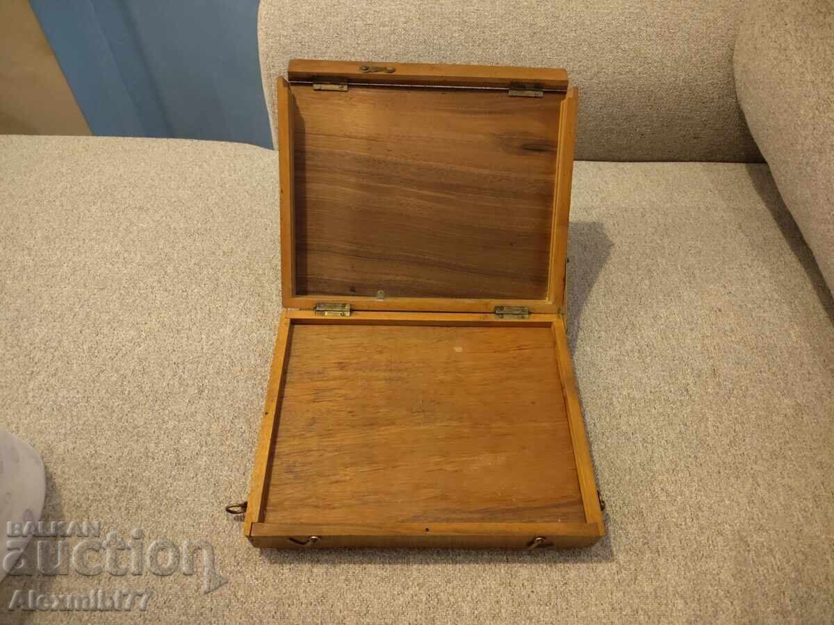 Delivery of Old collectible French wooden box artist, plein air