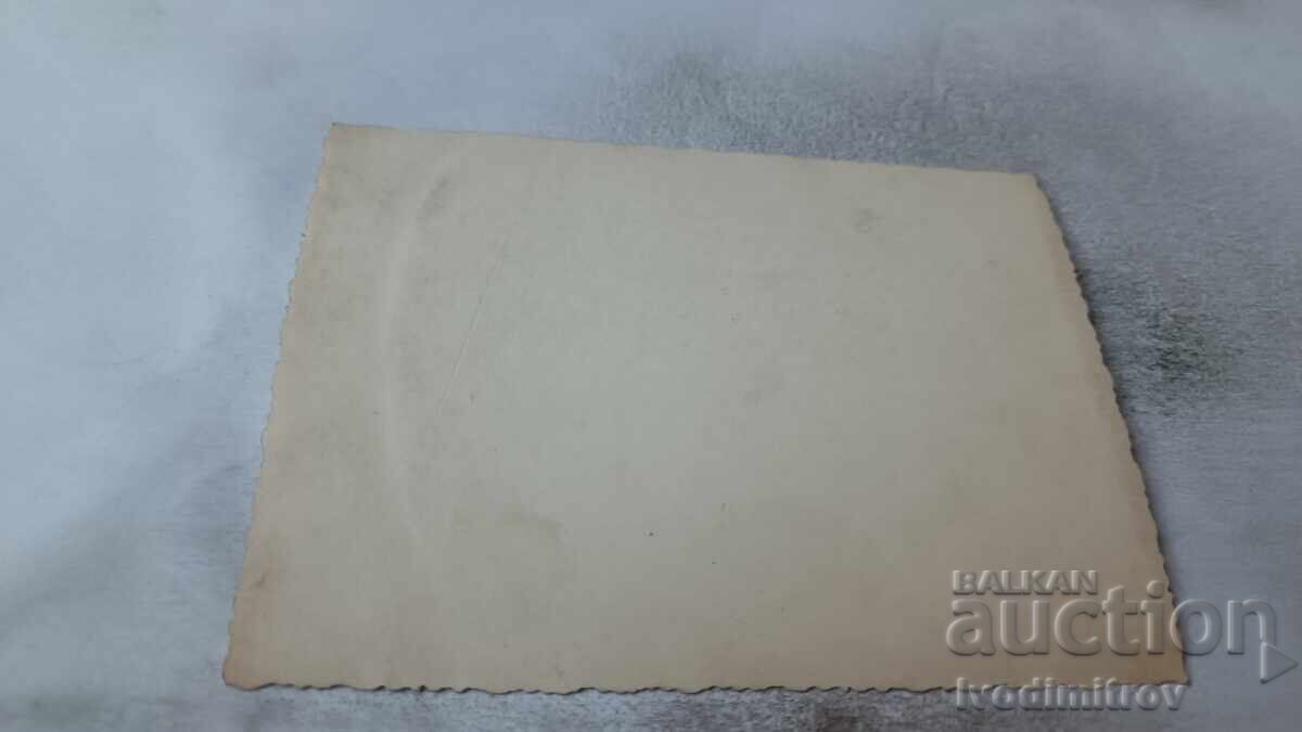 Φωτογραφία Τριών Γυναικών μπροστά από Εκκλησία με τιμή 2.15 BGN | € 1.10