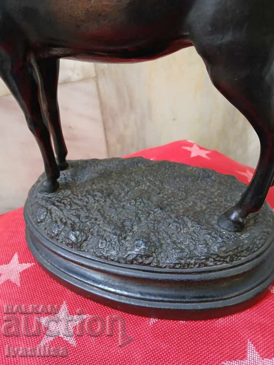 Sculptură antică de cal cu preț 200.00 BGN | € 102.26