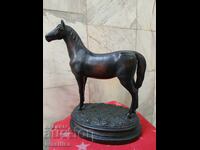 Αρχαίο γλυπτό άλογο