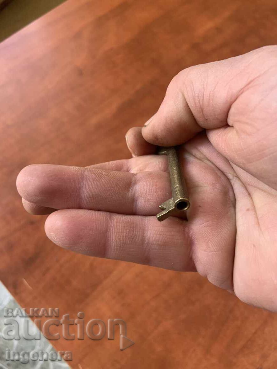 Delivery of ANTIQUE KEY FROM GRANDMOTHER AND GRANDFATHER'S CHESTS CUT PADLOCK