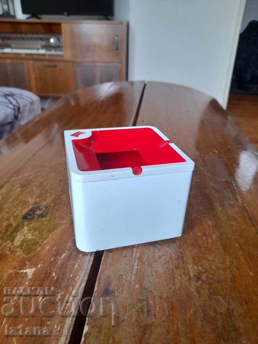 Licitație scrumieră veche Marlboro