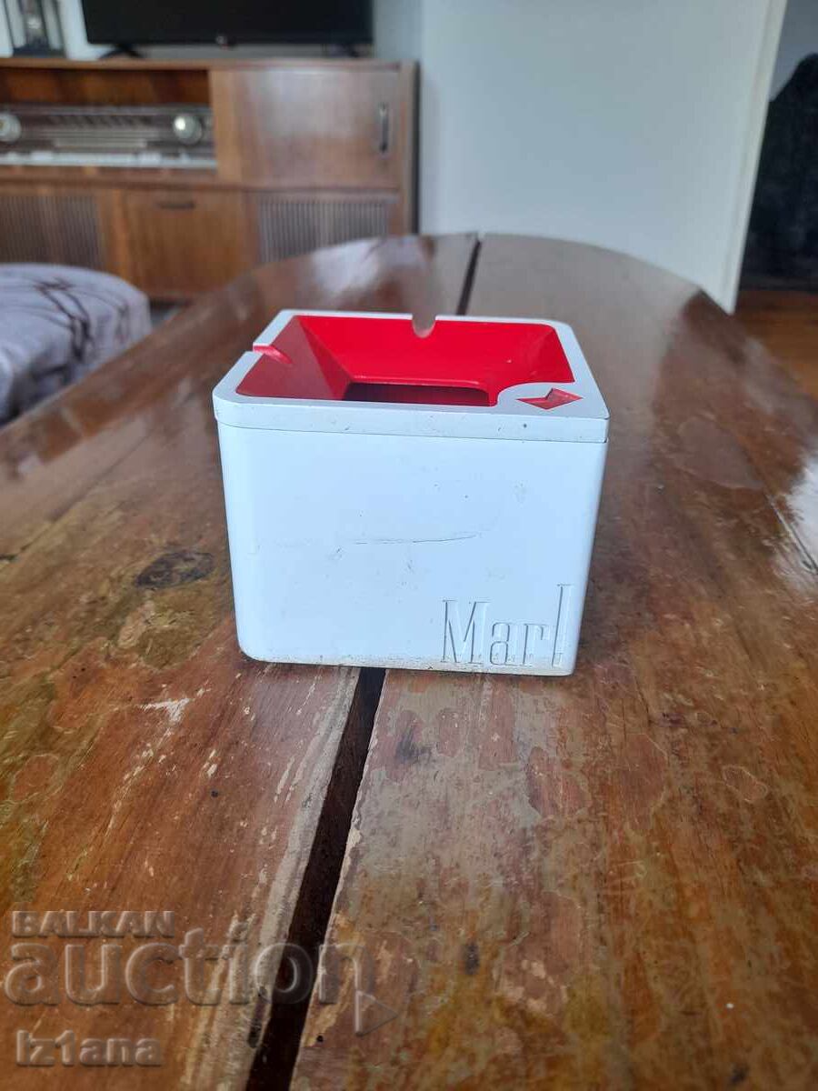 scrumieră veche Marlboro