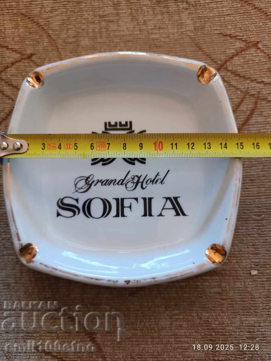 Livrarea Cenușeră Grand Hotel Sofia porțelan Kitka Novi Pazar