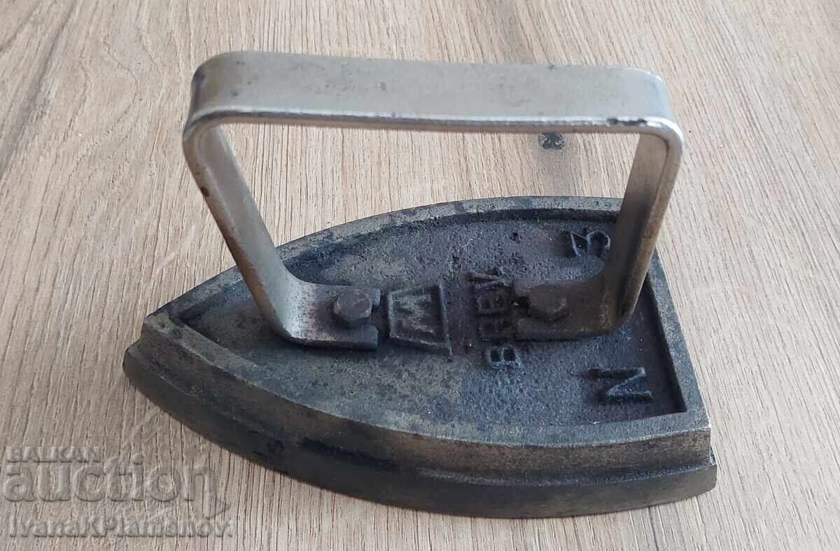 Σίδερο ρετρό για συλλέκτες με τιμή 24.00 BGN | € 12.27 Σίδερο ρετρό για συλλέκτες με τιμή 24.00 BGN | € 12.27