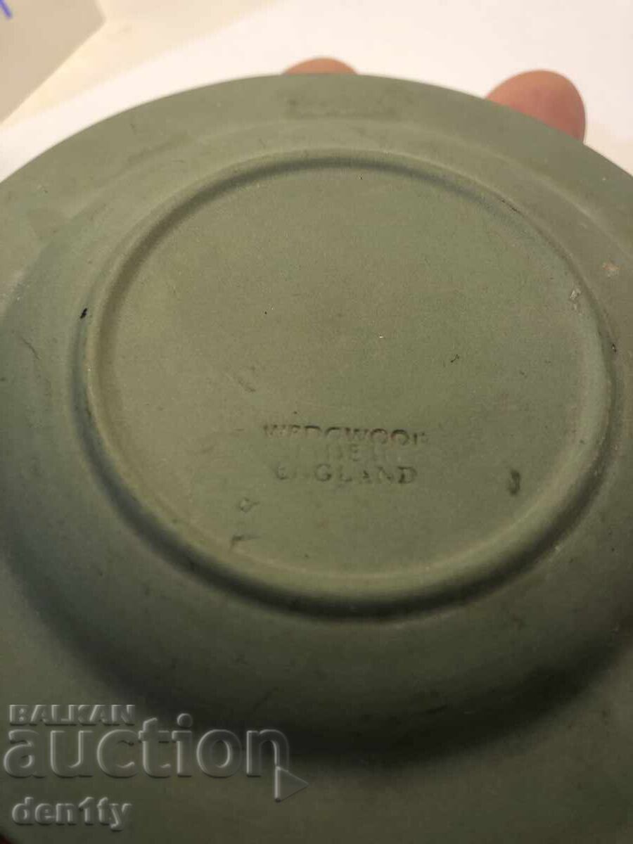 Delivery of Small Wedgwood plate