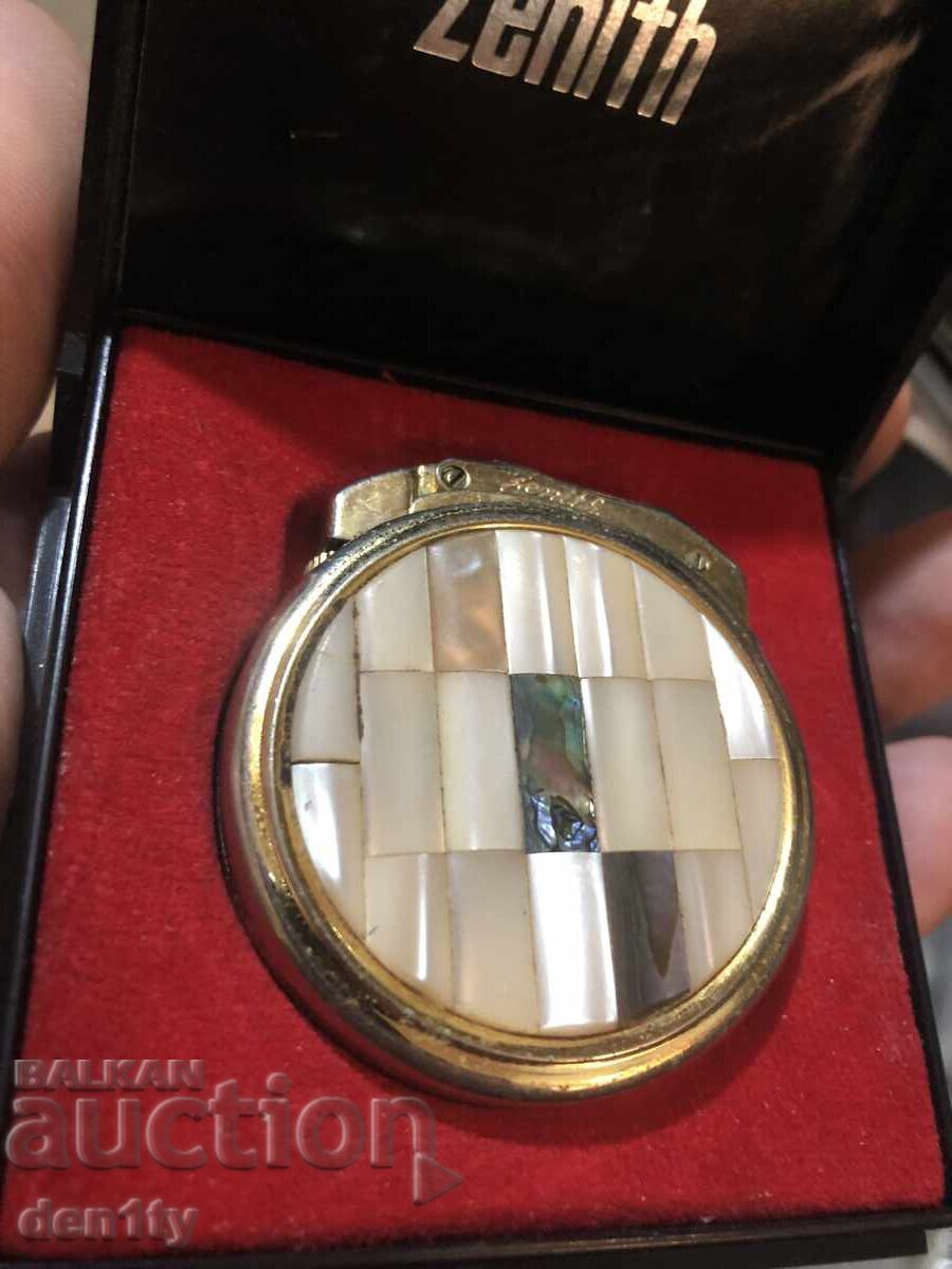 Παλιό αναπτήρας Zenith με μαργαριτάρι και αυθεντικό κουτί με τιμή 90.00 BGN | € 46.02