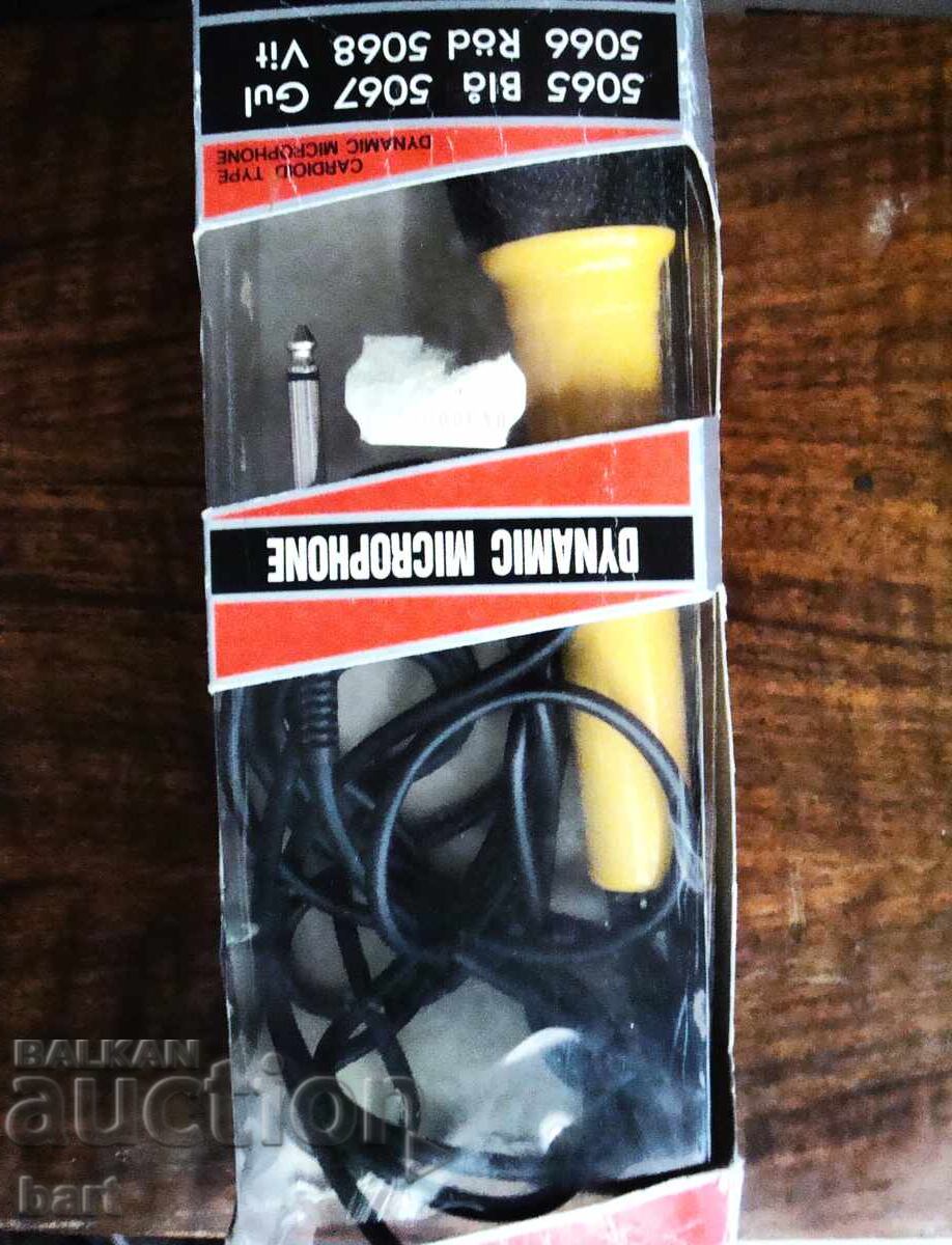 Ρετρό δυναμικό μικρόφωνο "Champion" με τιμή 90.00 BGN | € 46.02