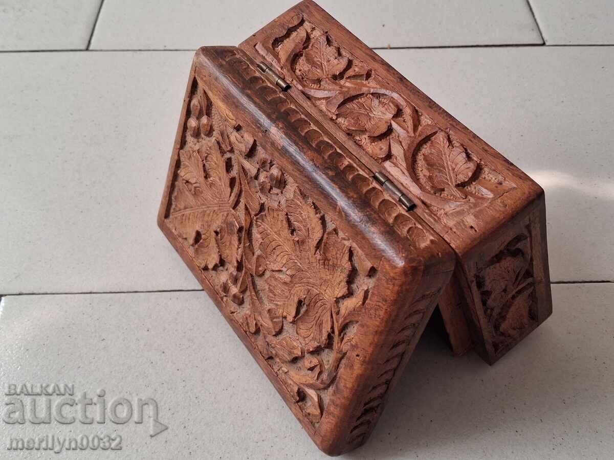 Δημοπρασία Παλιό ξύλινο κουτί καρυδιάς με σκαλιστά σχέδια για κοσμήματα, κόσμημα, στολίδι