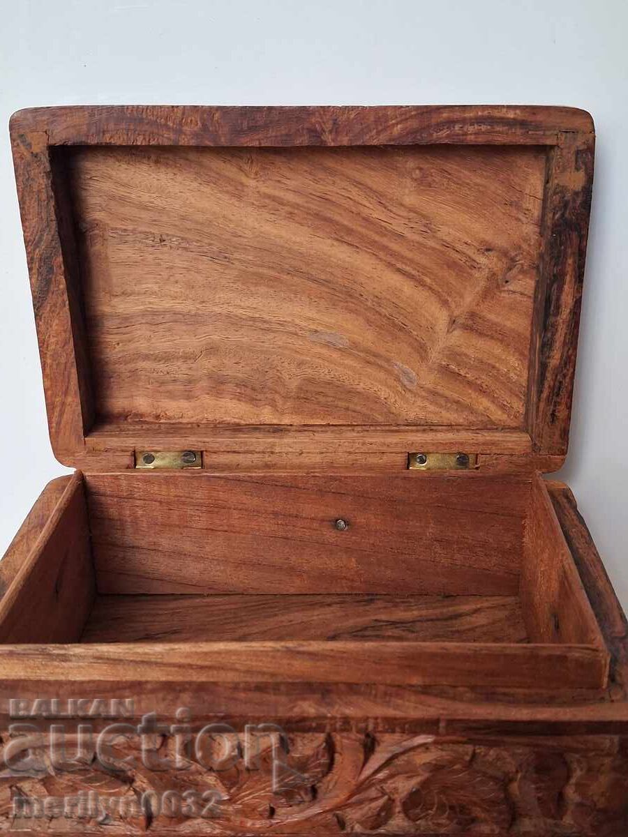 Παλιό ξύλινο κουτί καρυδιάς με σκαλιστά σχέδια για κοσμήματα, κόσμημα, στολίδι - 7