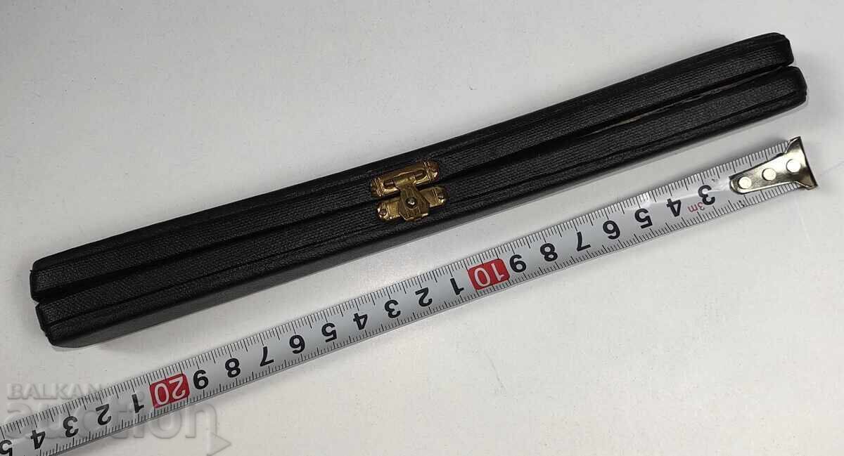 Auction LUXURIOUS 100-YEAR-OLD LADIES' CIGARETTE WITH PERFECT BOX Auction LUXURIOUS 100-YEAR-OLD LADIES' CIGARETTE WITH PERFECT BOX