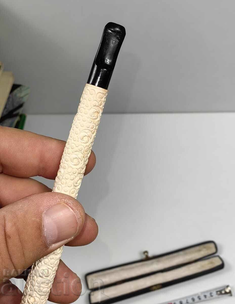 LUXURIOUS 100-YEAR-OLD LADIES' CIGARETTE WITH PERFECT BOX - 6 LUXURIOUS 100-YEAR-OLD LADIES' CIGARETTE WITH PERFECT BOX - 6