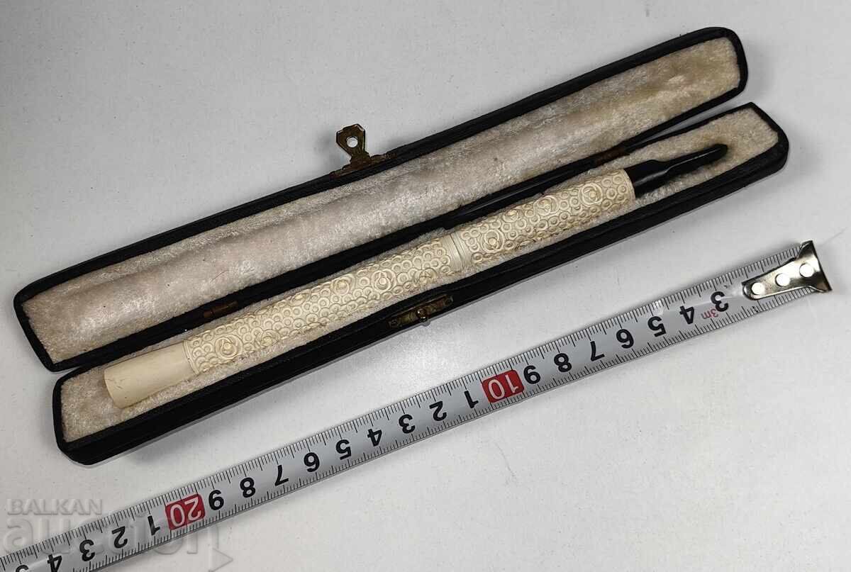 LUXURIOUS 100-YEAR-OLD LADIES' CIGARETTE WITH PERFECT BOX LUXURIOUS 100-YEAR-OLD LADIES' CIGARETTE WITH PERFECT BOX