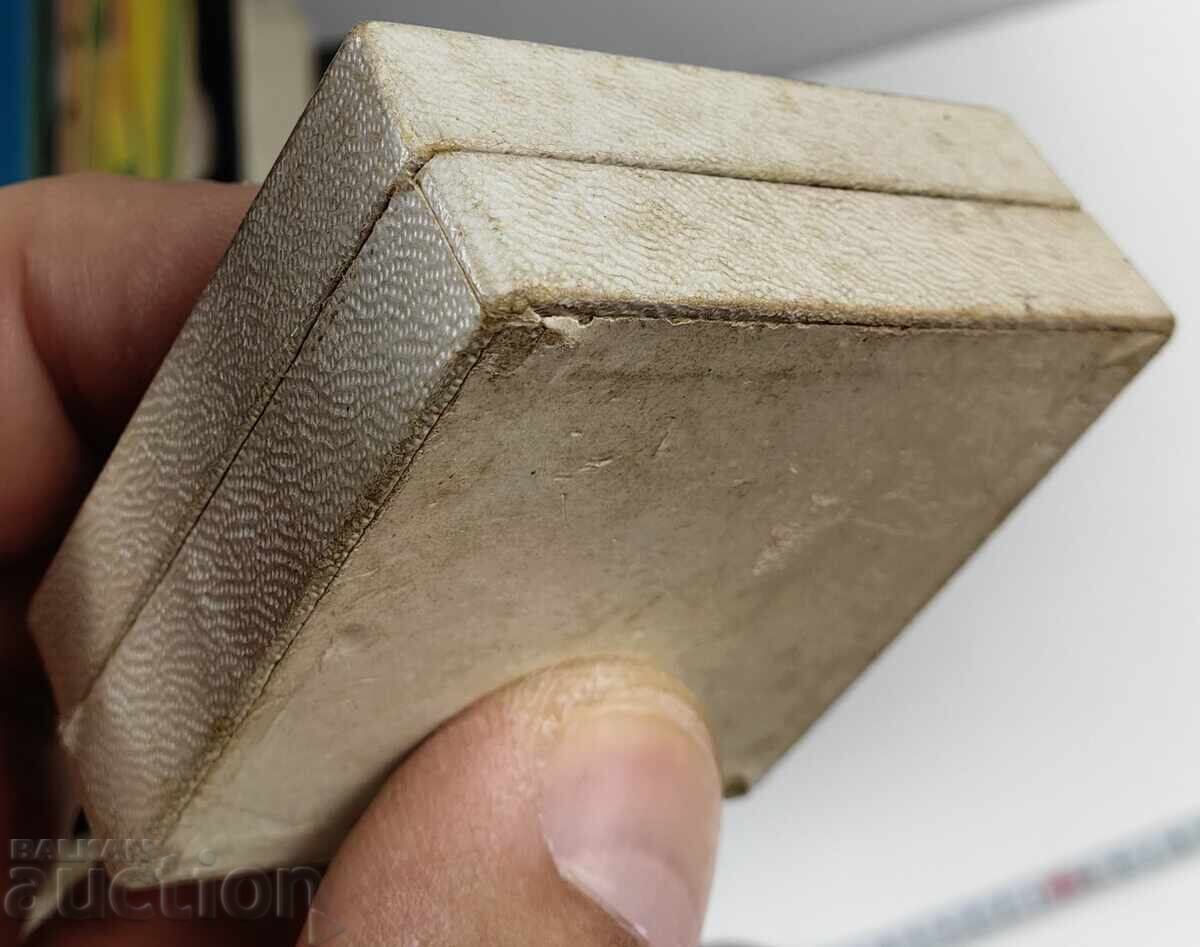 CUTIE FOARTE VECHE REGALĂ (SAU IMPERIALĂ) - 5 CUTIE FOARTE VECHE REGALĂ (SAU IMPERIALĂ) - 5