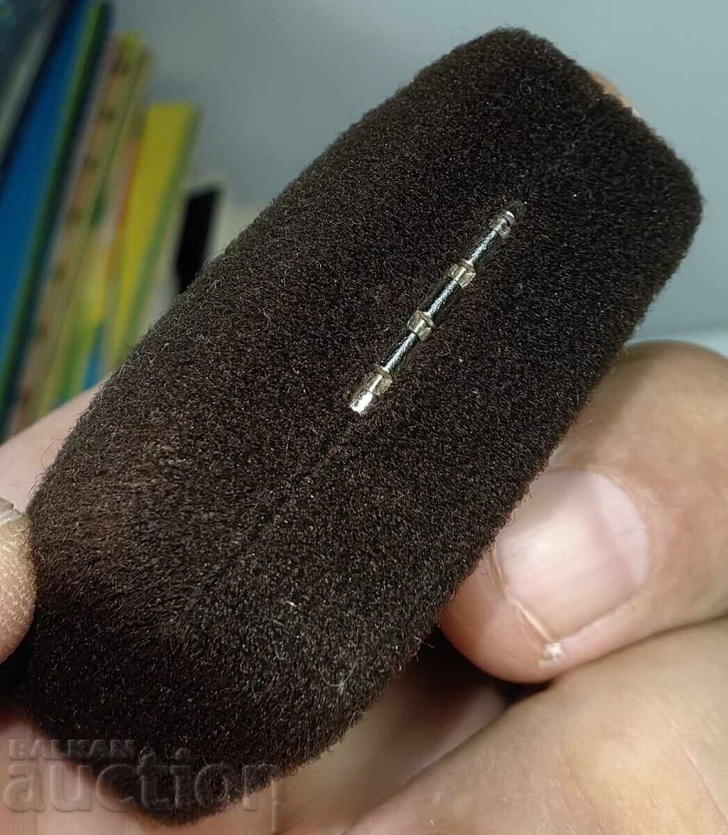 Livrarea CUTIE VECHE CUTIUȚĂ PENTRU INEL