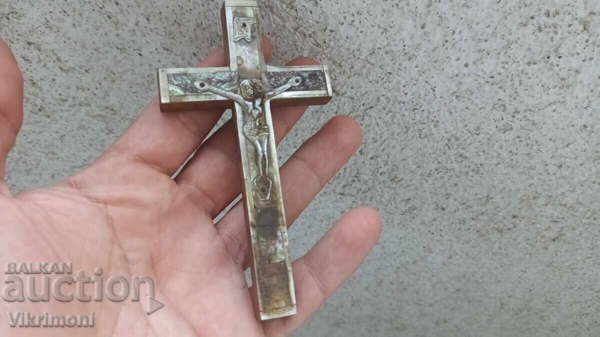 Licitație Cruce din sidef, argintată, lemn de măslin Licitație Cruce din sidef, argintată, lemn de măslin