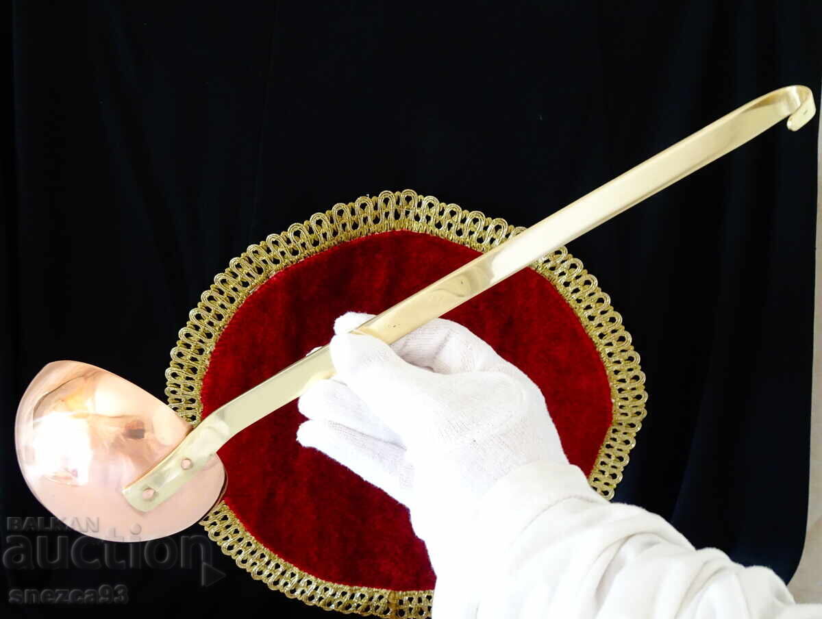 Delivery of Large copper ladle, pure red honey