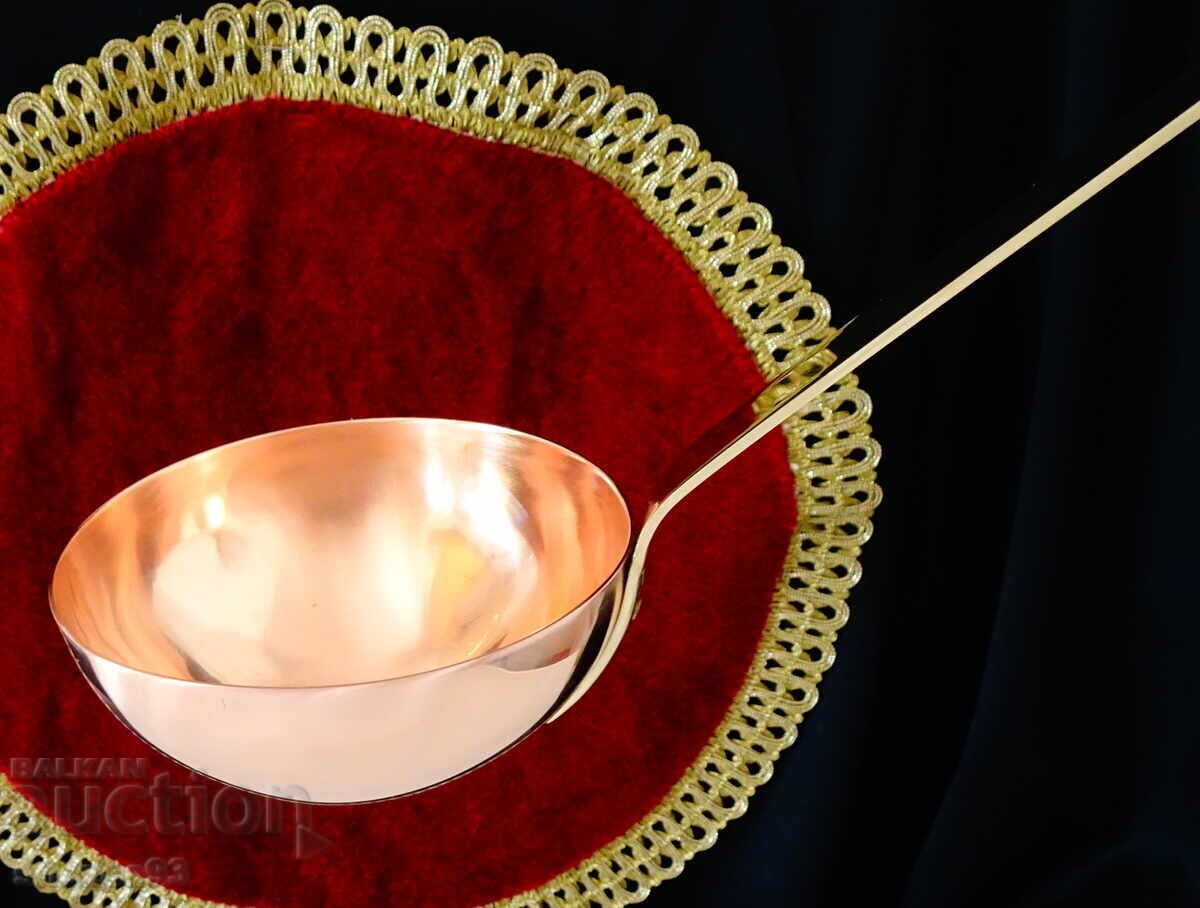 Large copper ladle, pure red honey