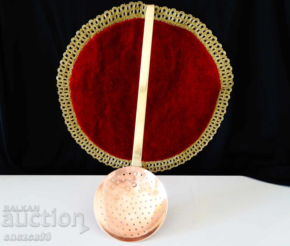 Copper lattice spoon, strainer pure red honey