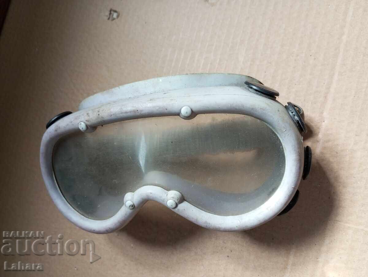 Delivery of Grandpa's Rocker Sunglasses Delivery of Grandpa's Rocker Sunglasses