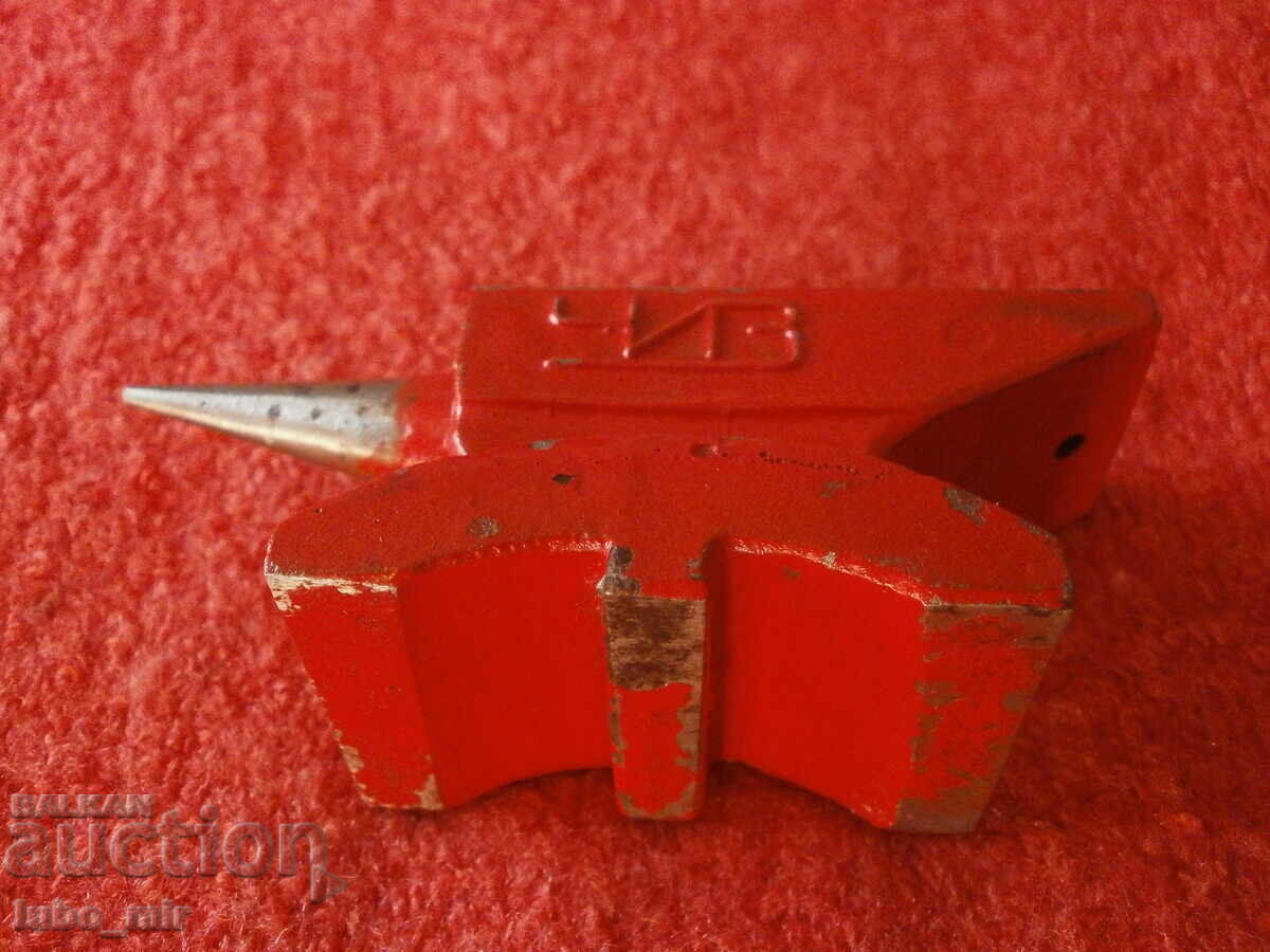 Auction  Old jewelry - watchmaking anvil